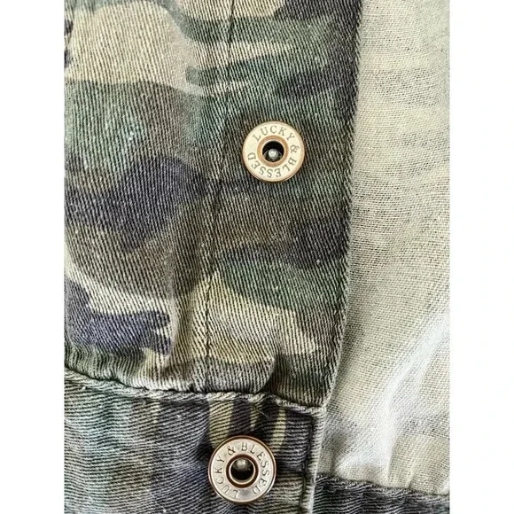 Lucky & Blessed Distressed Camo Jacket Women Medium Transitional Boho Fringe - Picture 15 of 16